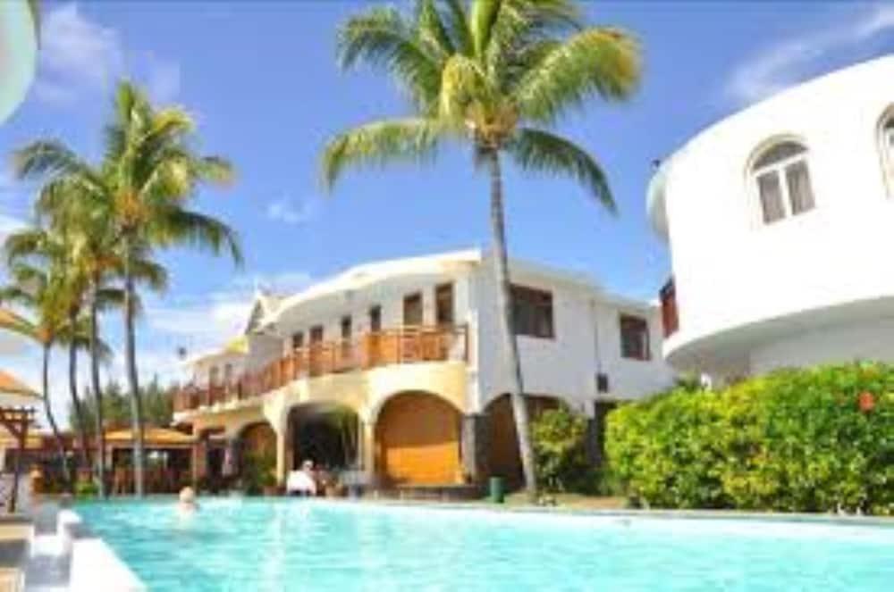 Gold Beach Resort Flic-en-Flacq Exteriör bild
