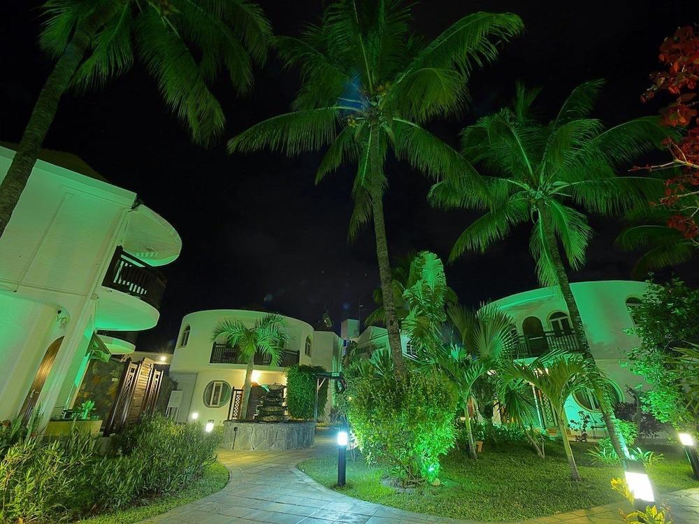 Gold Beach Resort Flic-en-Flacq Exteriör bild